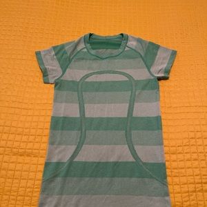 LULULEMON SHORT SLEEVE